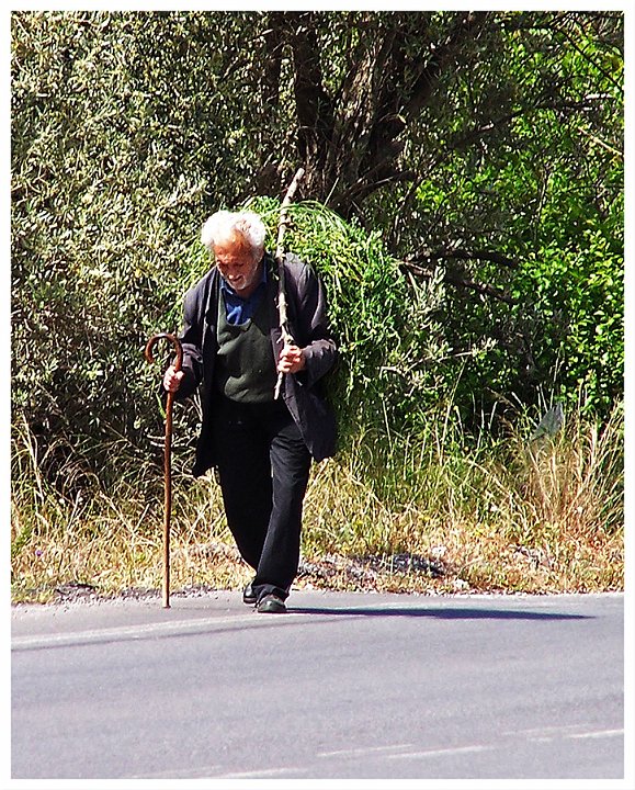 100_2140.jpg - Le travail, c'est la santé ?  Crète, mai 2007 