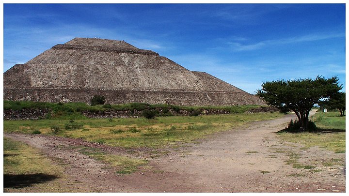 100_2474.jpg - Pyramida del Sol, Teotihuacan  Mexique, été 2007 